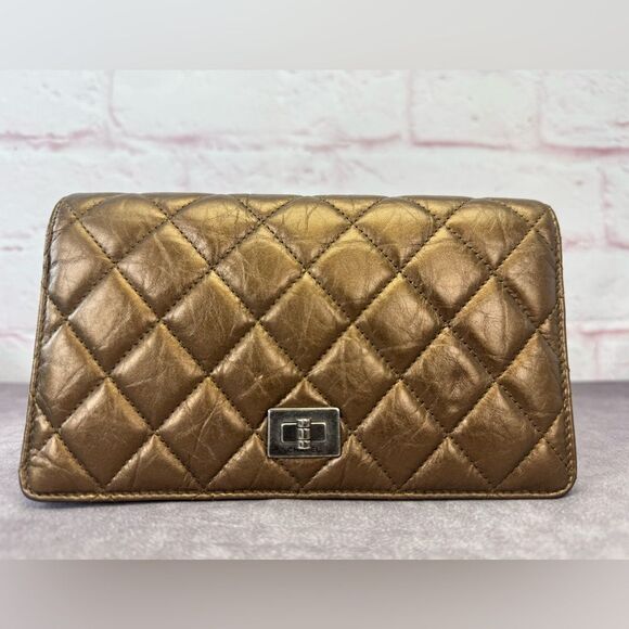 CHANEL Metallic Aged Calfskin Quilted Reissue Yen Wallet Bronze - Picture 2 of 14